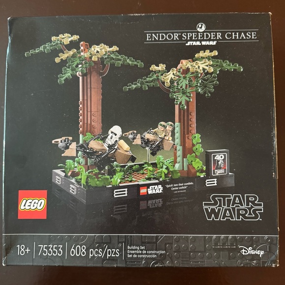 LEGO Star Wars Endor Speeder Chase - Picture 2 of 4